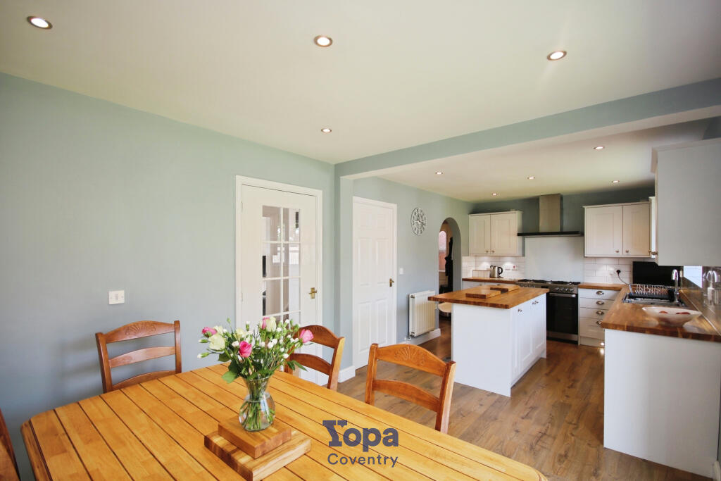 7dbd54f8-Kitchen 205.JPG