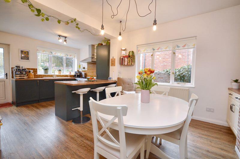 Dining kitchen