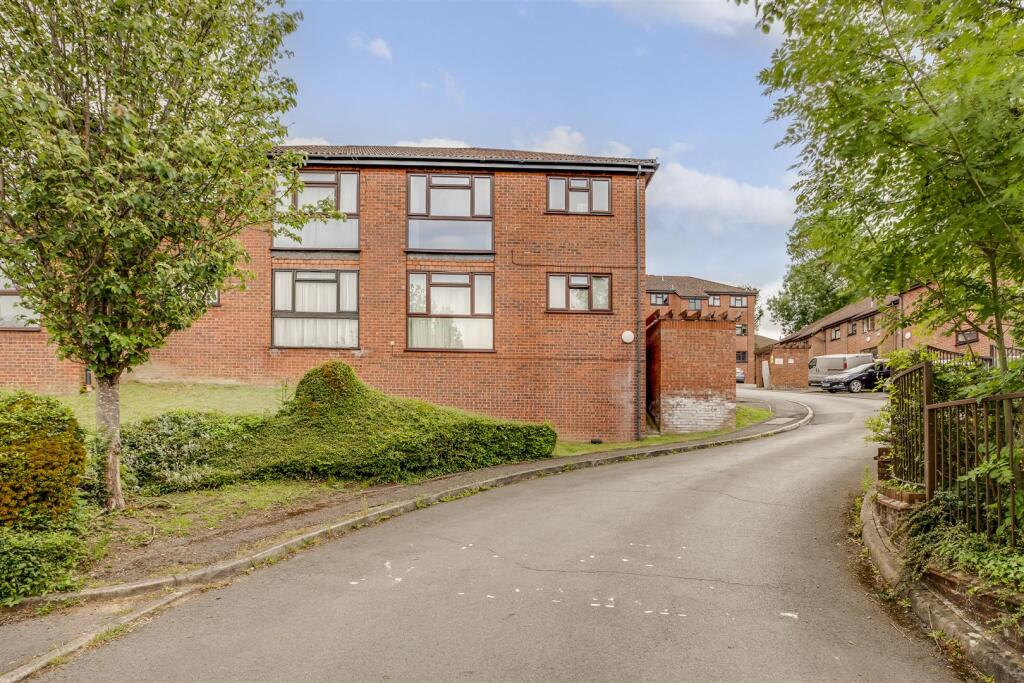3 Kaybridge Close, HP13 7HF-14.jpg