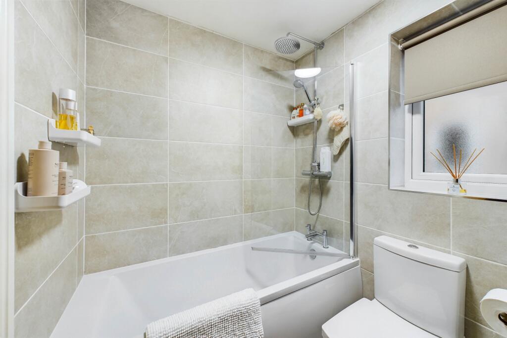 CAM03162G0-PR0212-STILL015