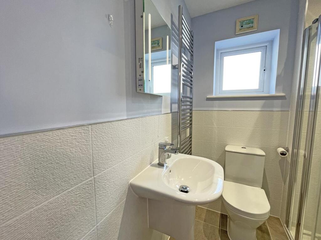 Solar Crescent 12 - Bed 2 En-Suite.jpg