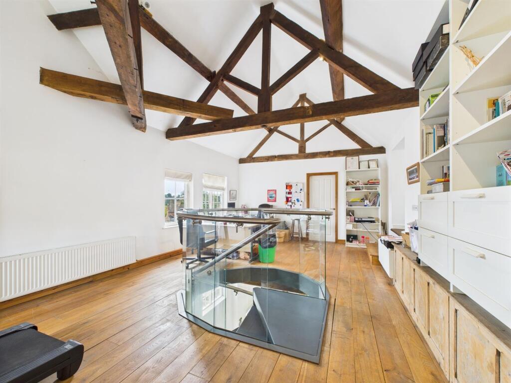 SECOND FLOOR LANDING / OFFICE