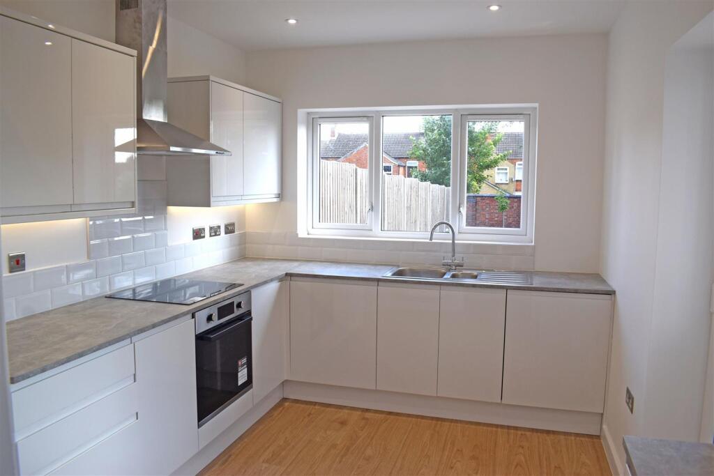 42 kitchen.jpg
