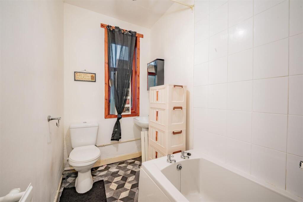 7C Moncur Crescent Dundee-3.JPG