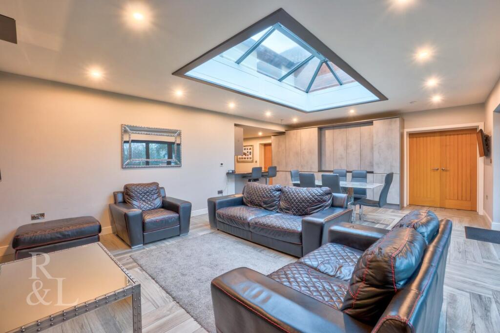 30 Carsington Crescent (15).jpg