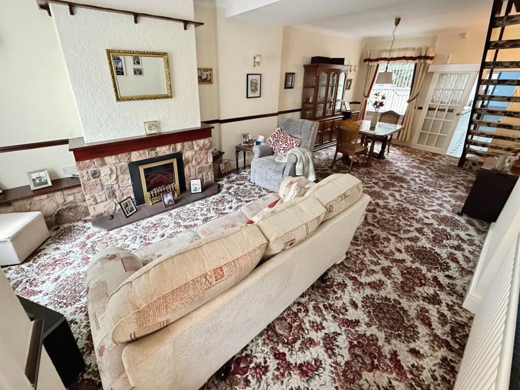 Living/Dining Area