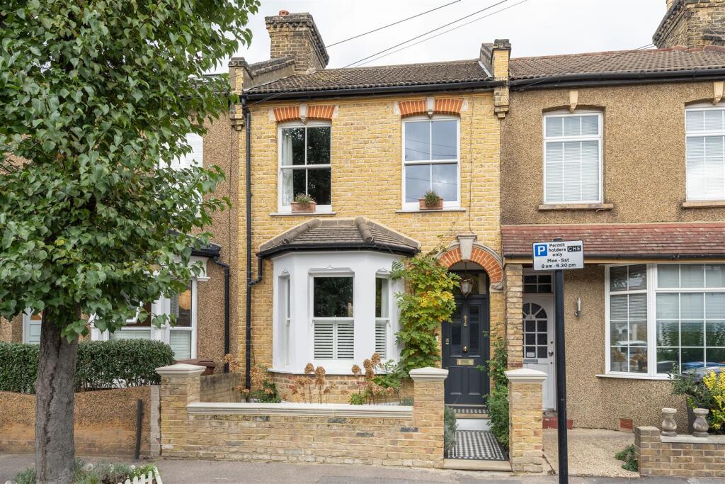Cheneys Road, E11