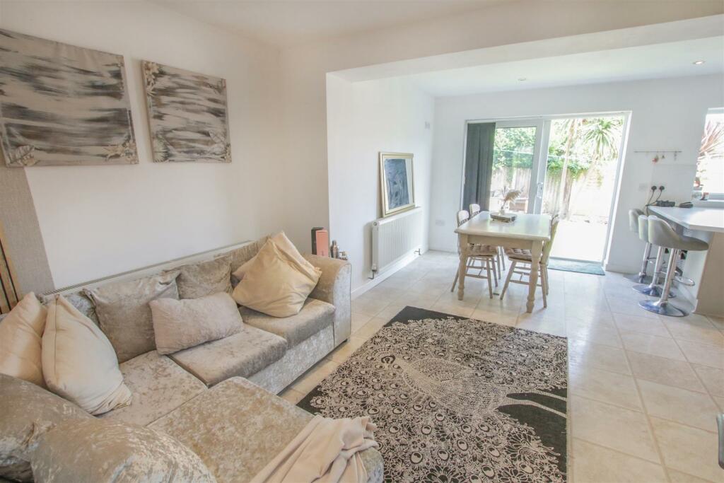 OPEN PLAN LIVING /DINING /KITCHEN