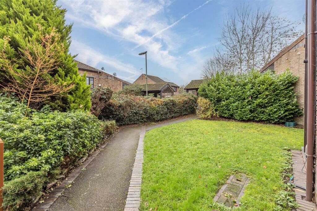 12 Gate Court, Gateway, Weybridge, KT13 8NW - 5.jp