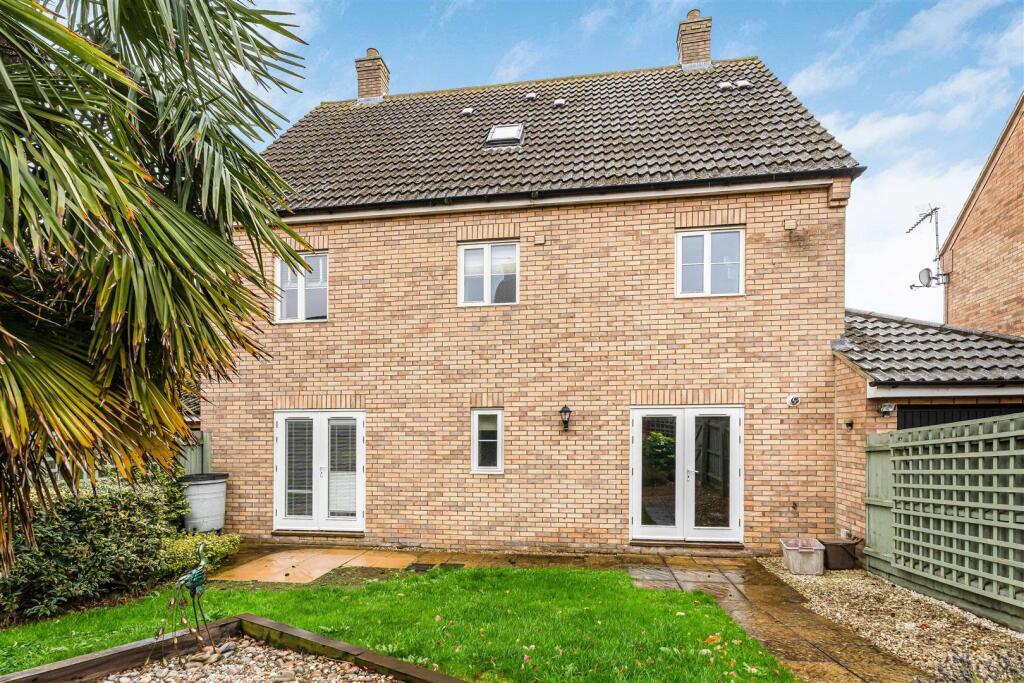 105 Farnborough Drive