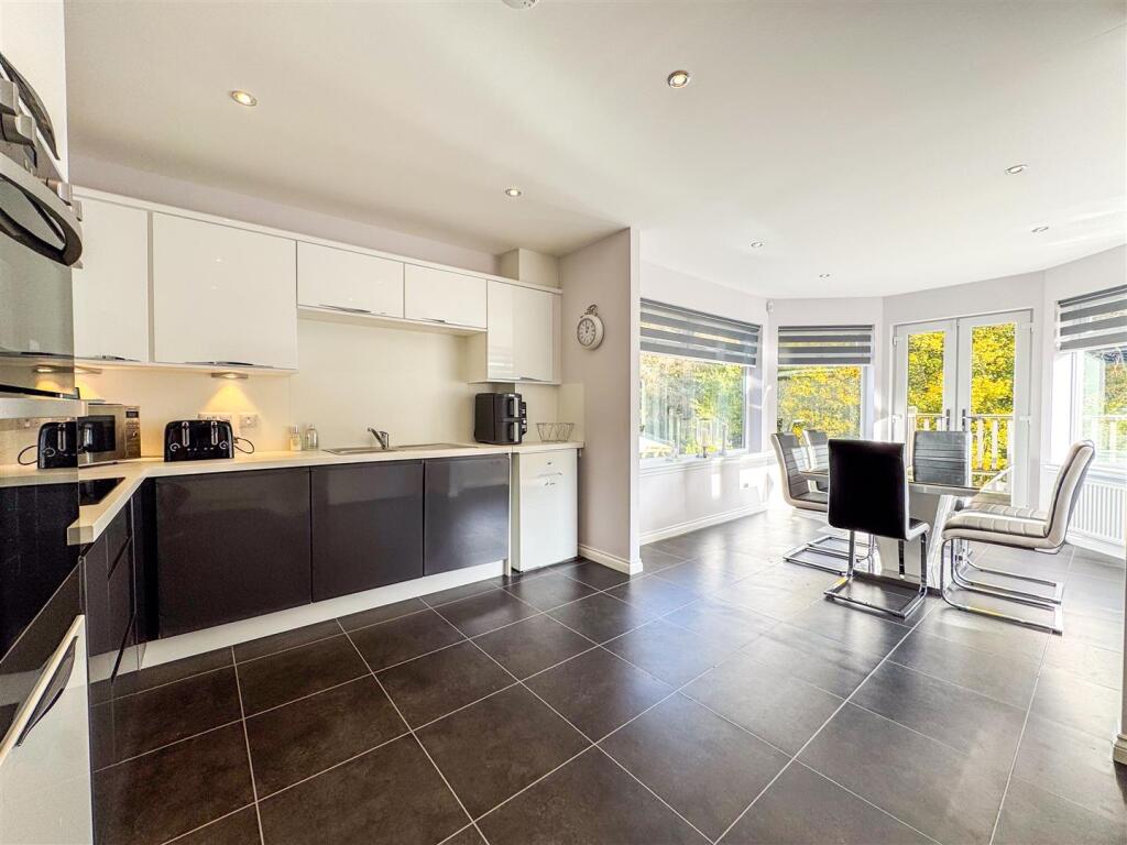 Kitchen/Dine