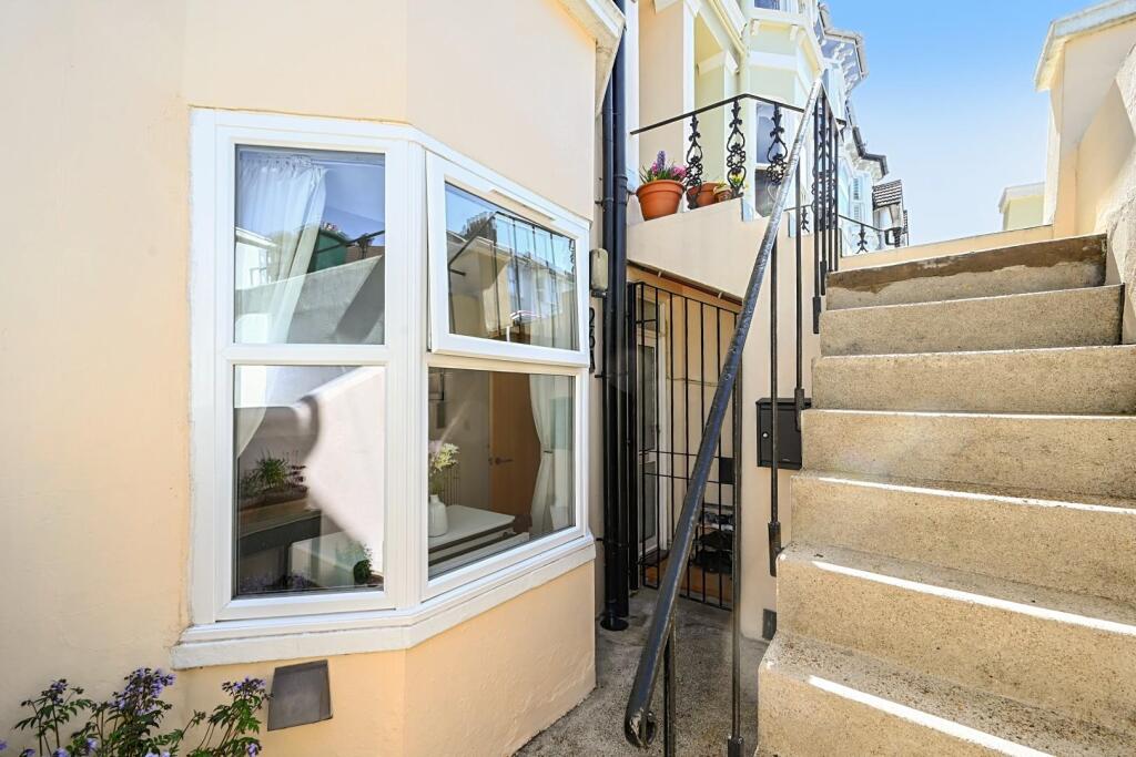 26A Robertson Road, BN1 (20).jpg