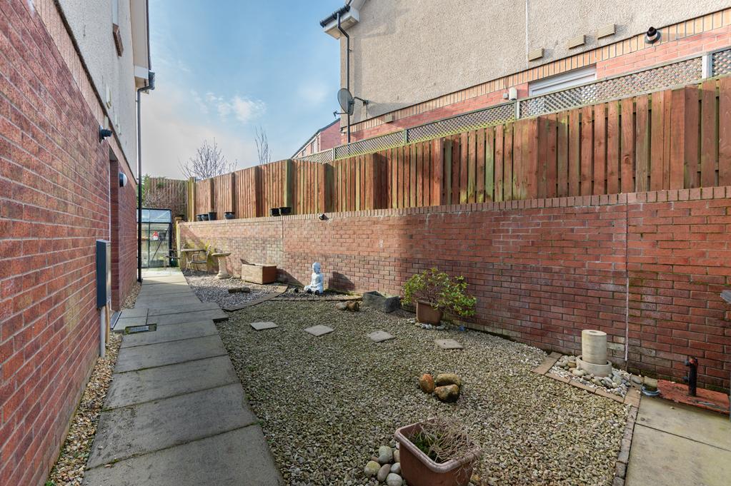 SIDE GARDEN