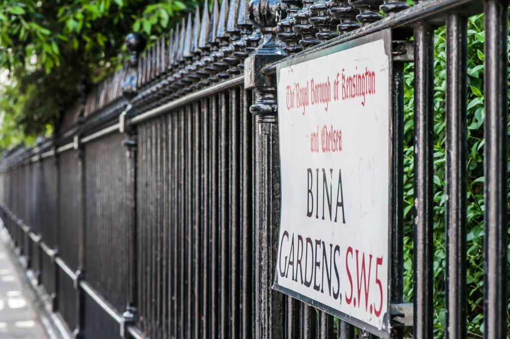 Bina Gardens Street Sign-1 (Large).jpg