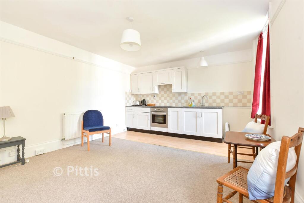 Kitchen/ Living Room