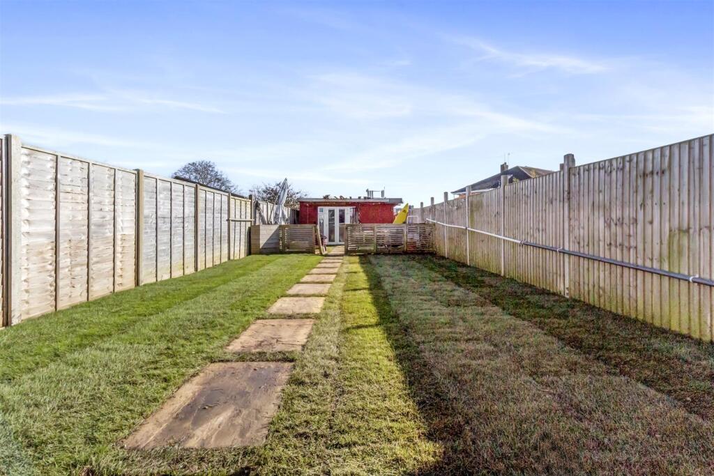 Pilgrims Close, 12-022.JPG