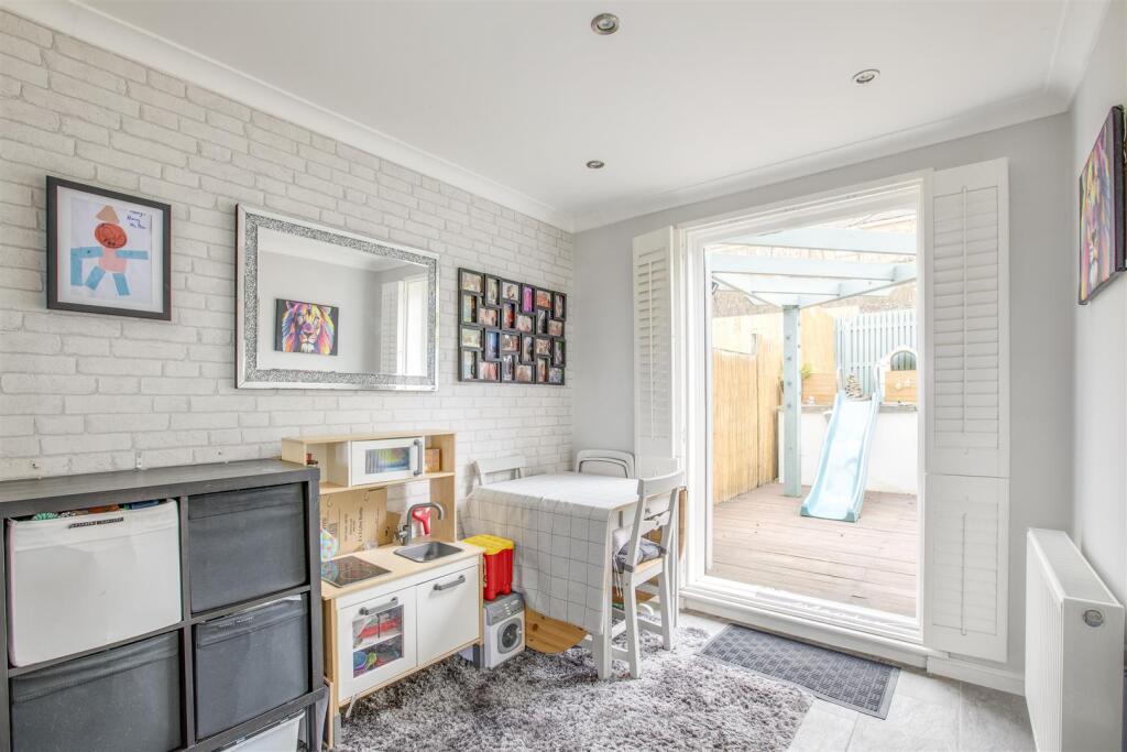 86 Garratts Way, HP13 5XZ-11.jpg