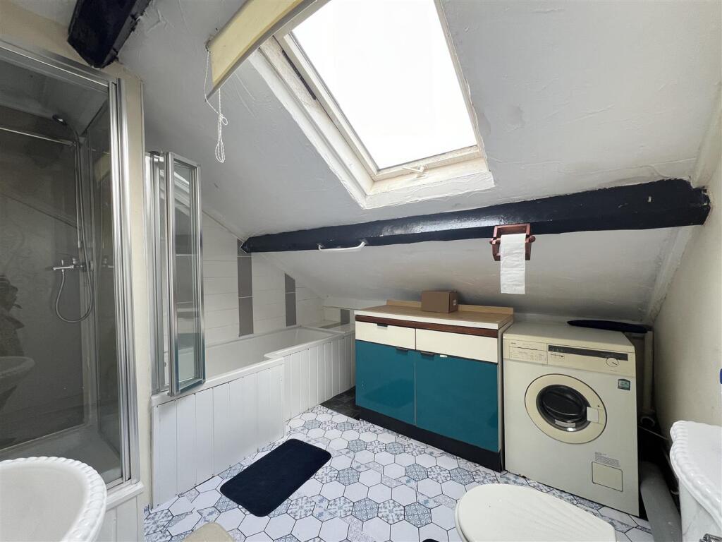 Flat 4 (2).jpg