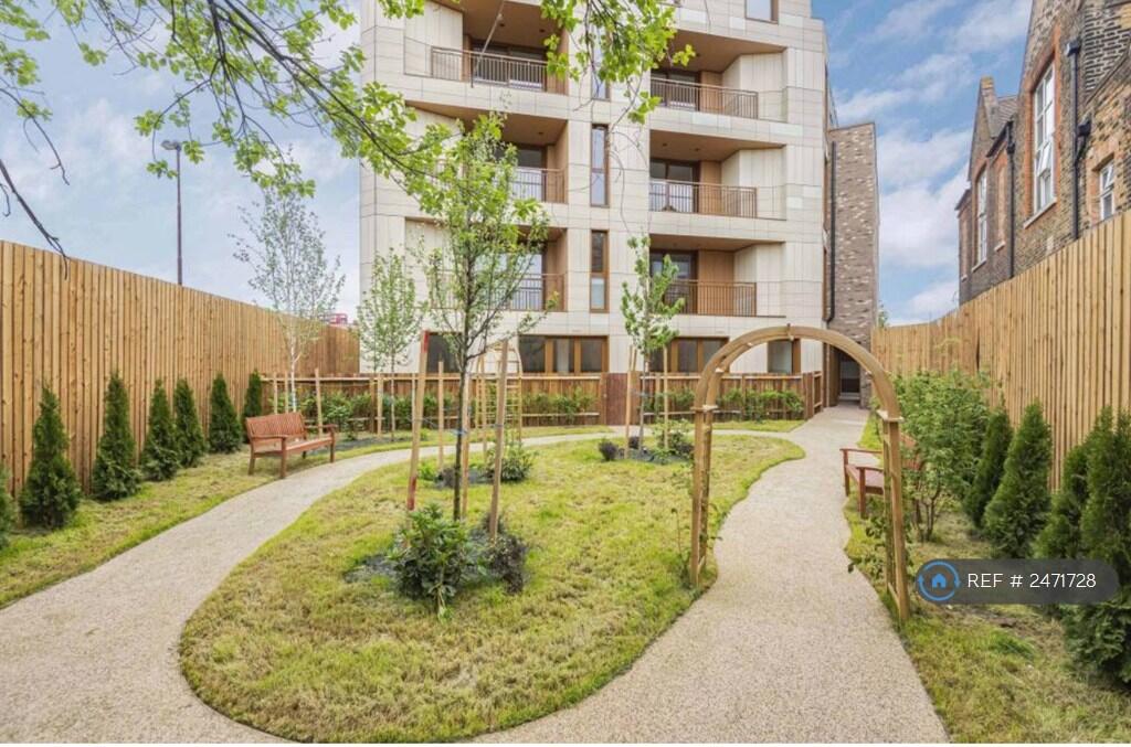 Communal Garden / Building