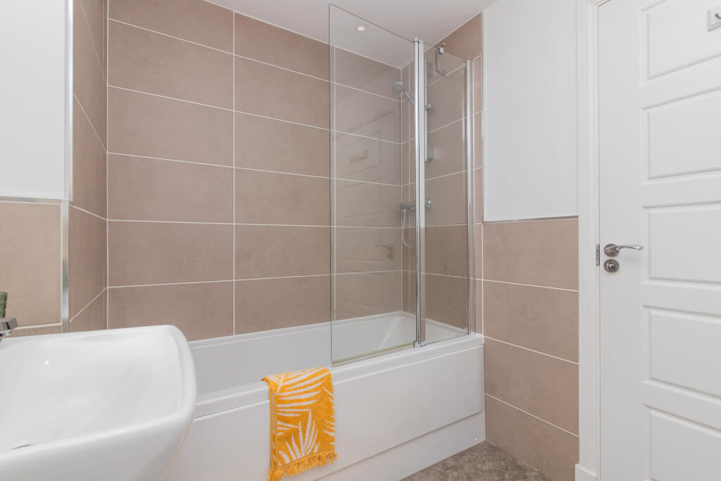 4 Glengariff Way Elderslie  PA5 9BY L-17