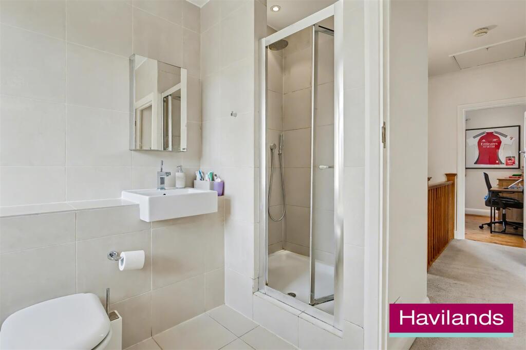 54 Cheyne Walk N21 1DE-16.jpg