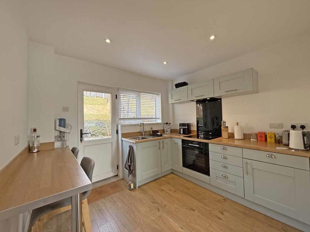 Delamere Road 99 - Kitchen 2.jpg