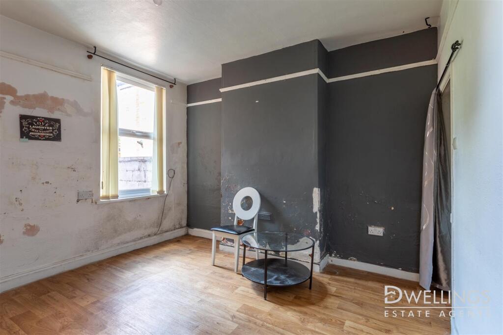 DWELEST- 6 St Paul's St West, DE142BP-0007.jpg