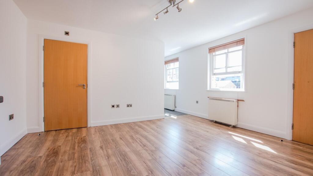 7 Crossley Crt (2).jpg