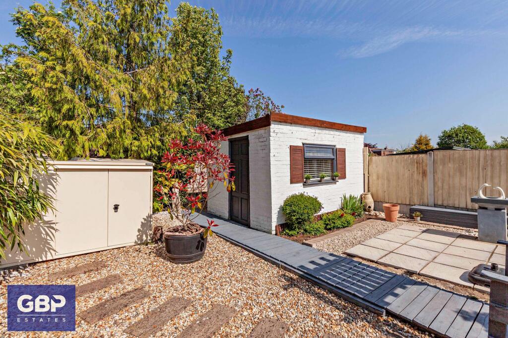 Outbuilding externally to rear garden