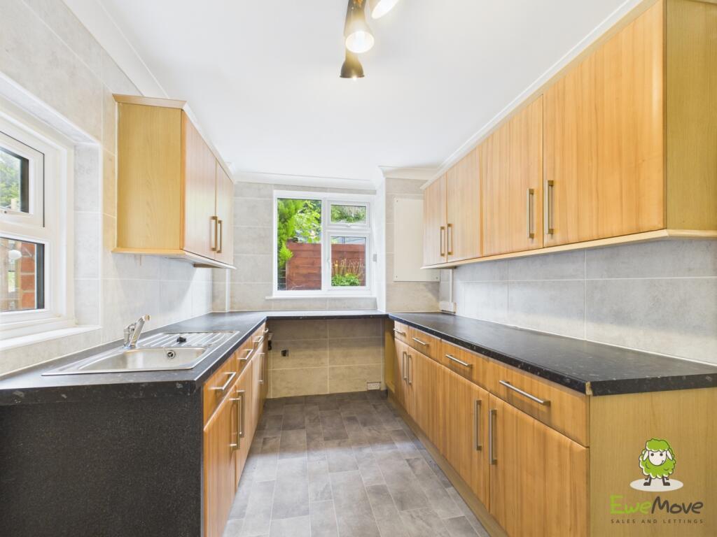 EweMove Basingstoke Estate Agents 78 Winchester Ro