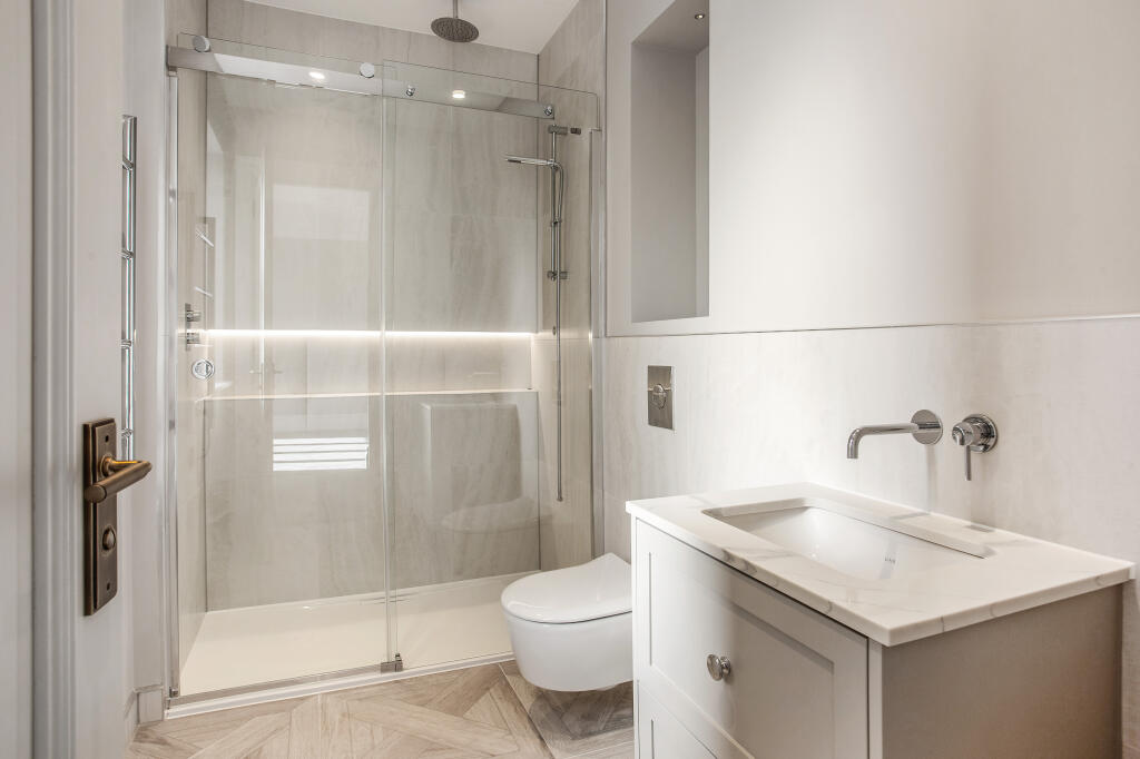 Plot 10 Ensuite Bathroom