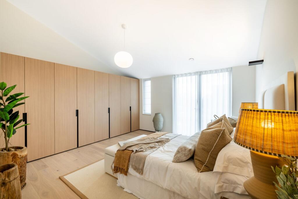 Guest bedroom