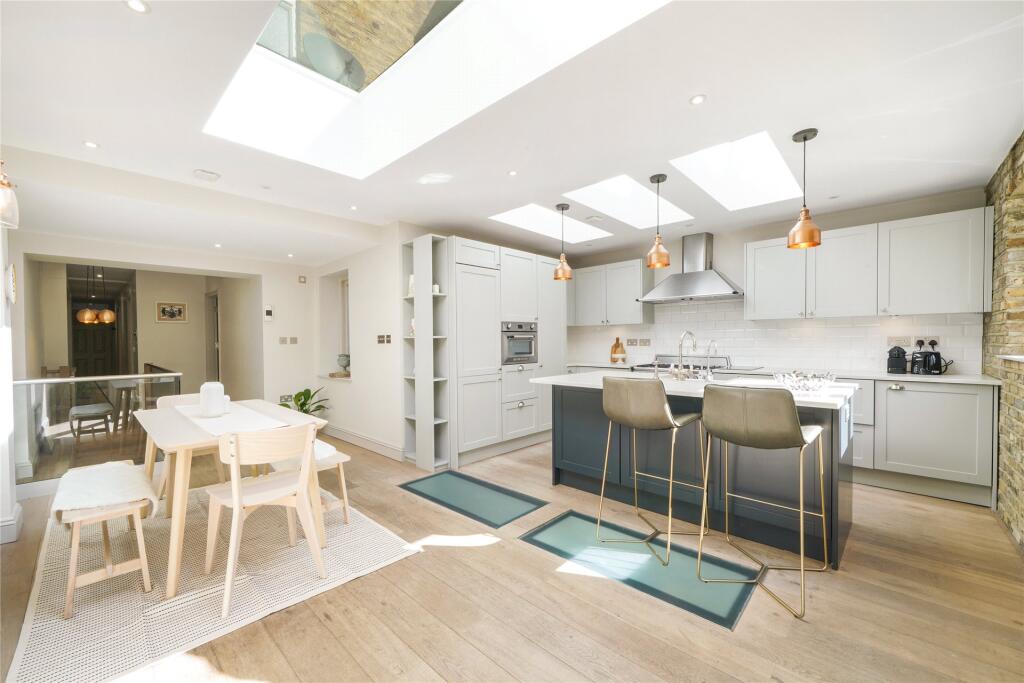 Kitchen/Dining Area