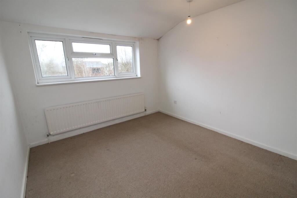 Bedroom 1.JPG