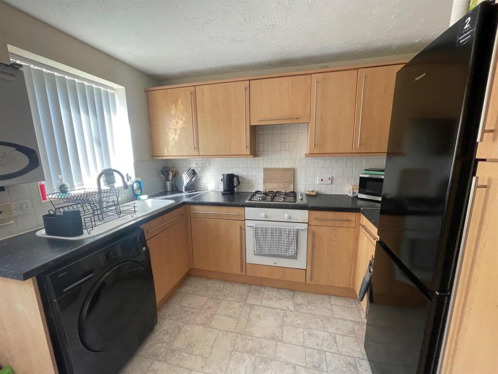 Kitchen 2.jpg