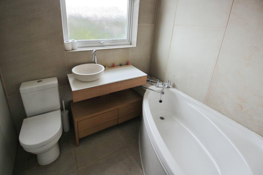 pbox-bathroom-341803.JPG