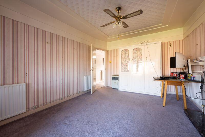 BEDROOM NO. 2/REAR LOUNGE