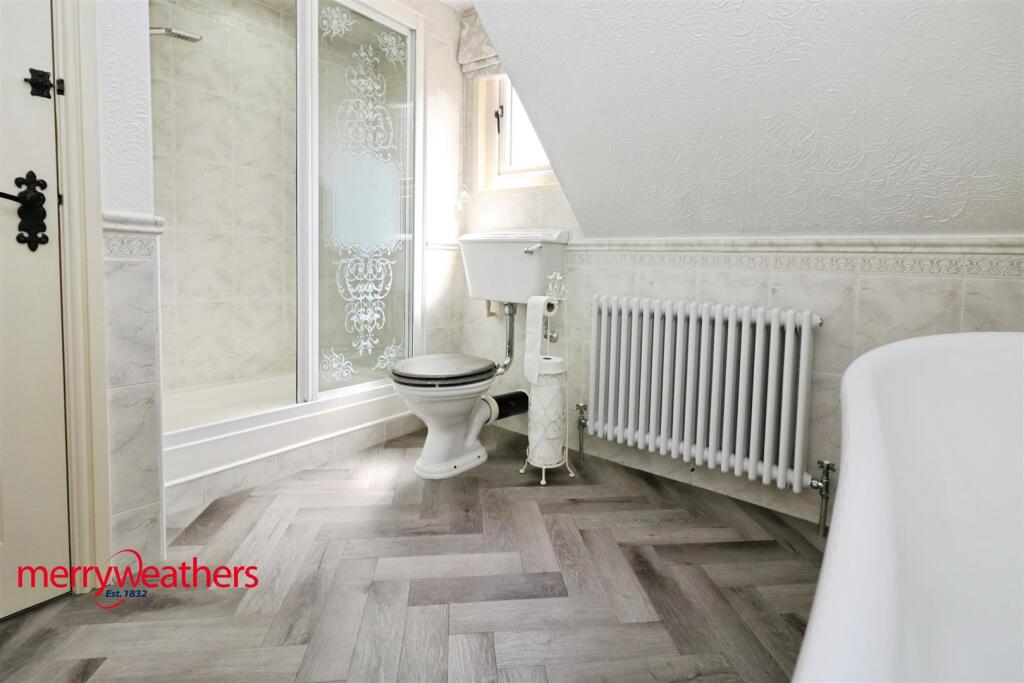 FAMILY BATHROOM