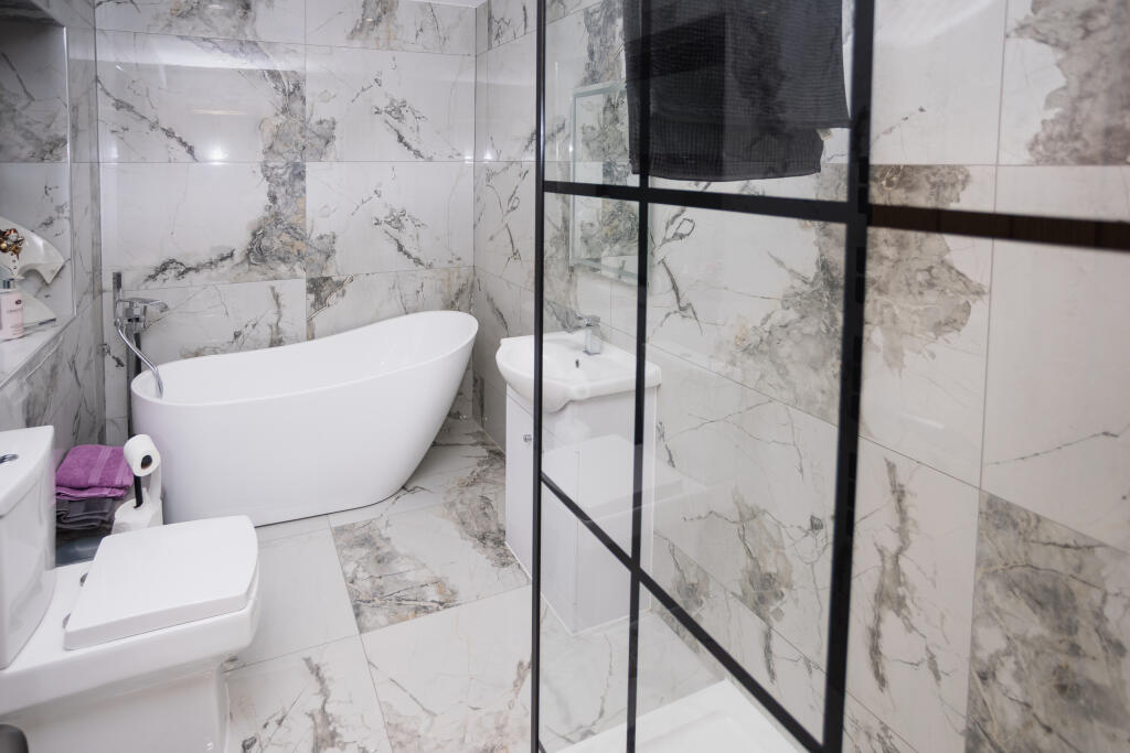 2025-08-07 WALKER &amp; LEWIS-CEFN-31