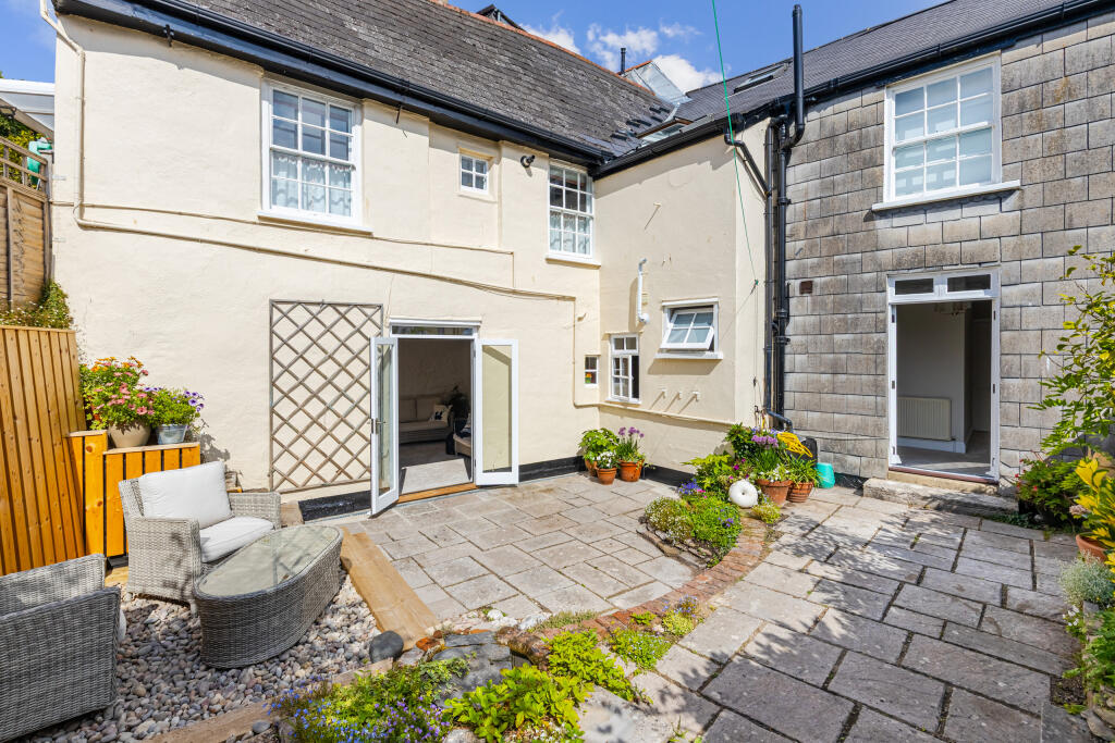 4 Courtyard
