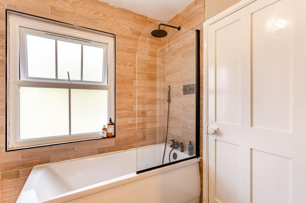 Bedrooms &amp; Bathrooms
