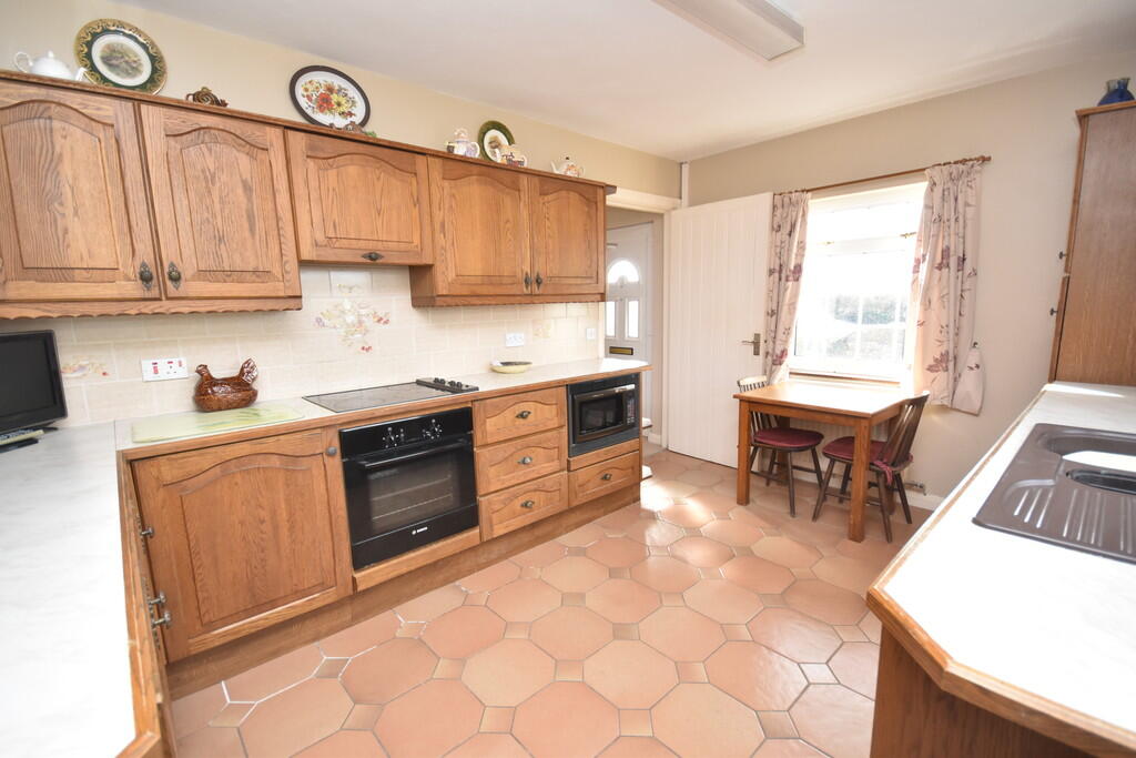 Kitchen/Breakfast...