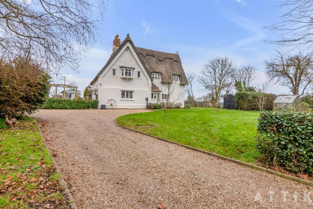 Old thatched cottage Manse Lane Crstfield IP19 0DJ