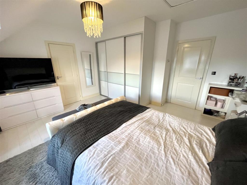 Bedroom 1 Aspect 3.jpg