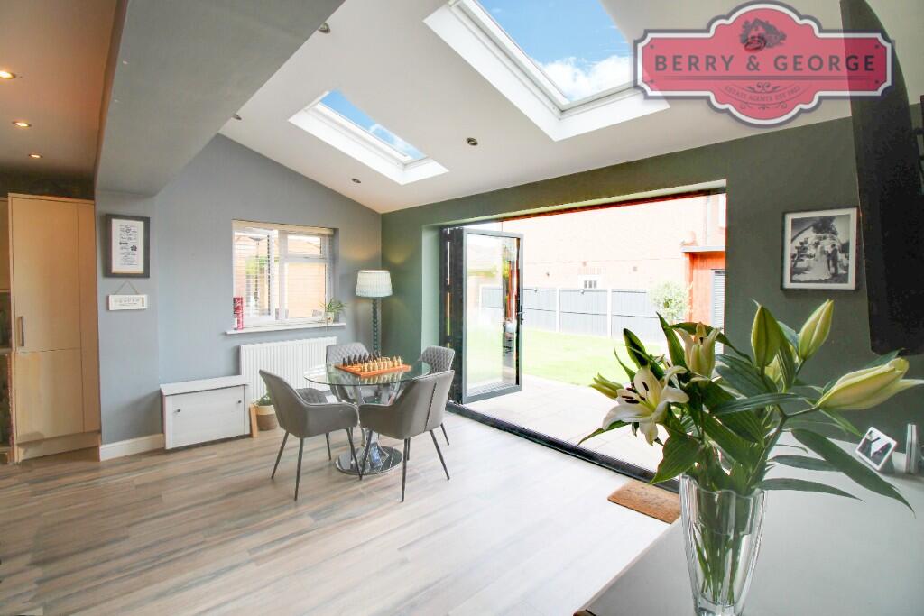 KITCHEN /FAMILY ROOM