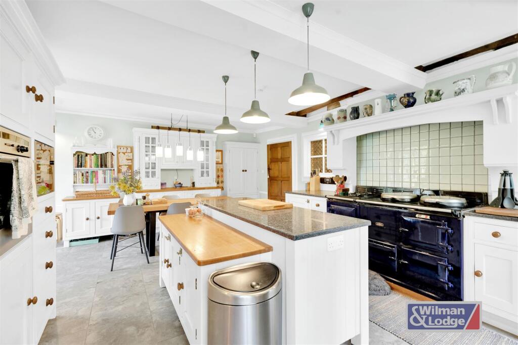 Four Double Bed Character Property in Steeton (13)