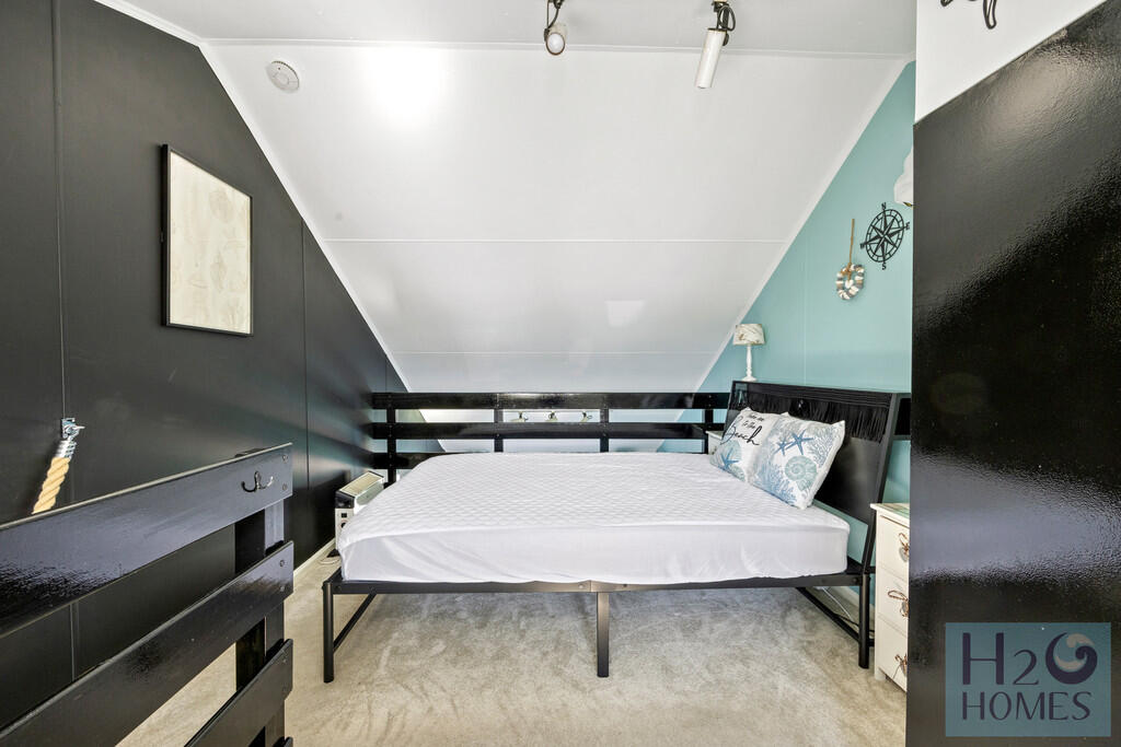 Western Concourse...