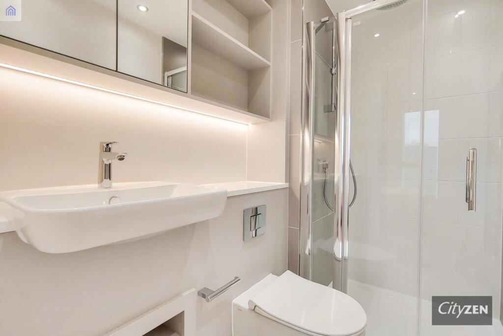 EN SUITE SHOWER ROOM