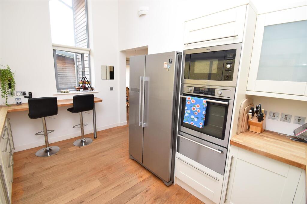 KITCHEN-BREAKFAST ROOM (2).JPG