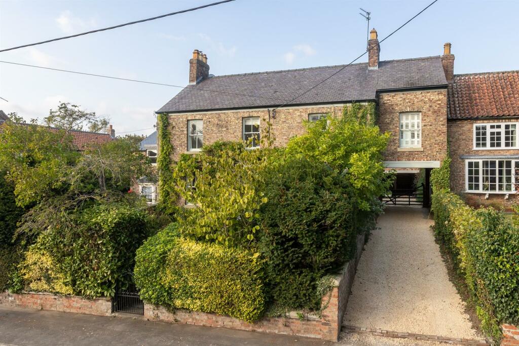 Carlbury House External-2.jpg